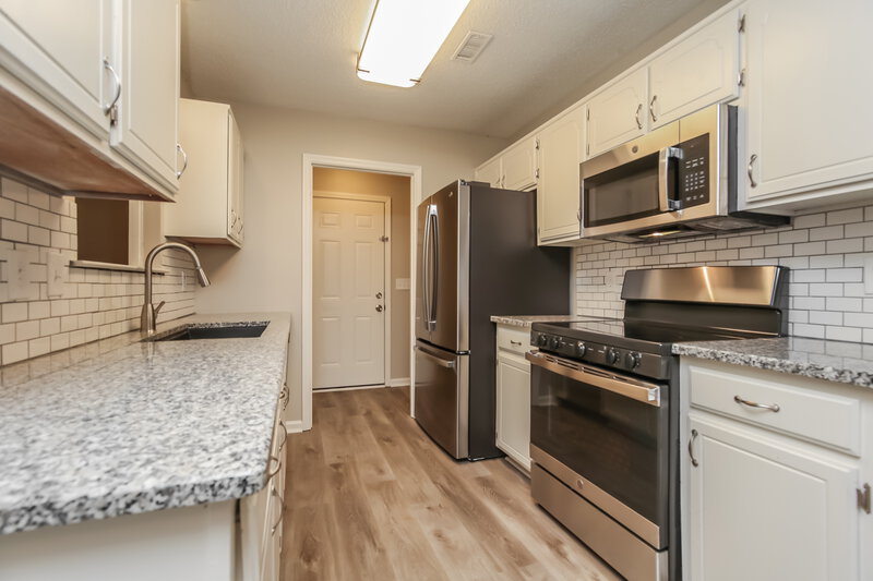 2,210/Mo, 108 Riverwood Dr La Vergne, TN 37086 Kitchen View 3