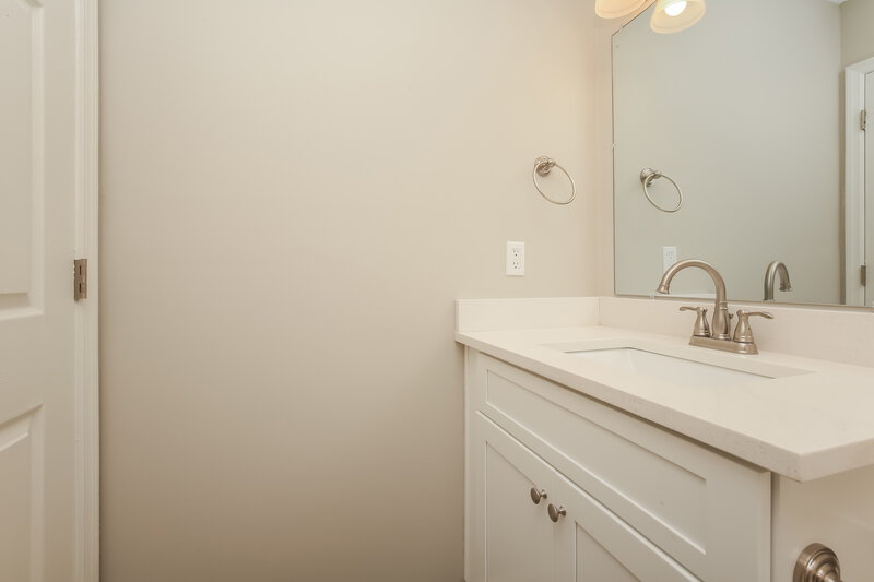 2,210/Mo, 108 Riverwood Dr La Vergne, TN 37086 Bathroom View