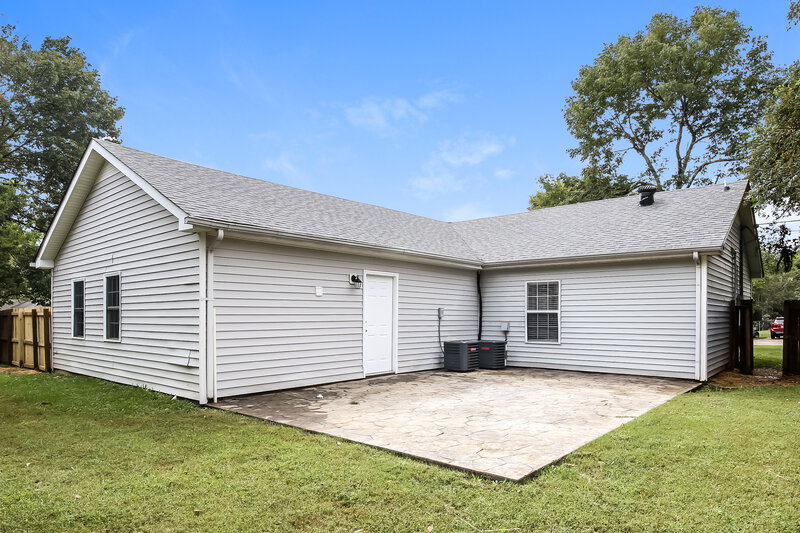 2,210/Mo, 108 Riverwood Dr La Vergne, TN 37086 Rear View