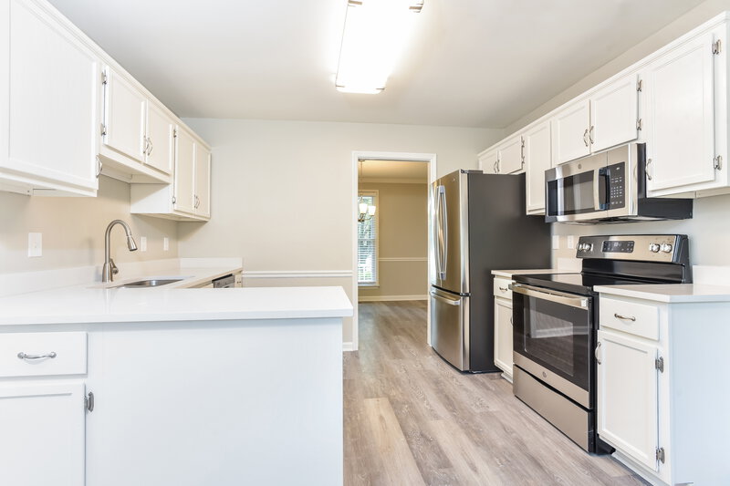 2,110/Mo, 3004 W Towne Village Ct Antioch, TN 37013 Kitchen View