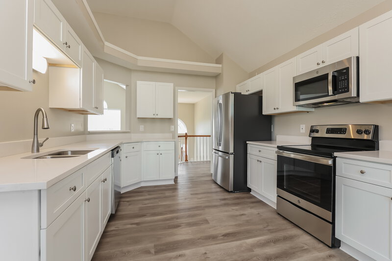 2,410/Mo, 504 Mable Mason Cv La Vergne, TN 37086 Kitchen View