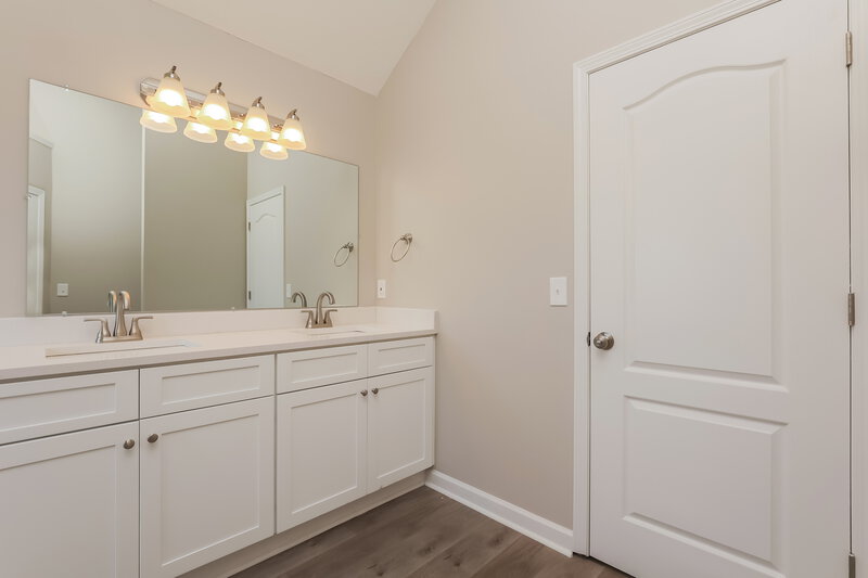 2,410/Mo, 504 Mable Mason Cv La Vergne, TN 37086 Main Bathroom View