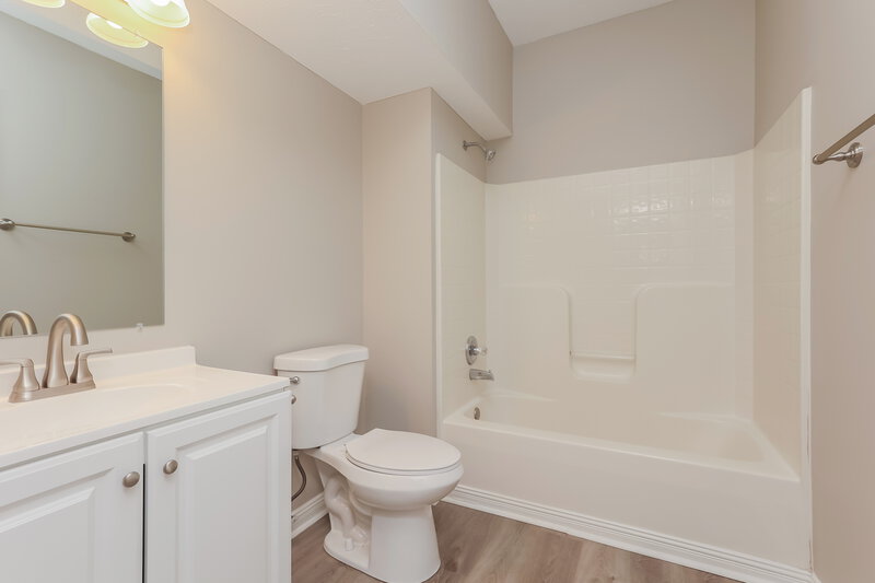 2,410/Mo, 504 Mable Mason Cv La Vergne, TN 37086 Bathroom View
