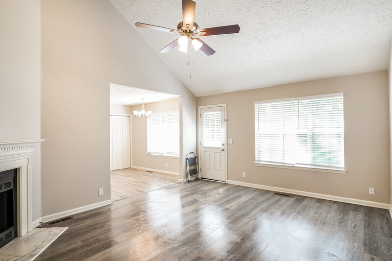 2,220/Mo, 1046 Cedar Creek Village Rd Mount Juliet, TN 37122 Living Room View 2