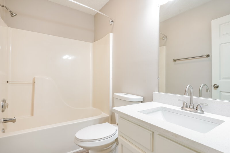 2,220/Mo, 1046 Cedar Creek Village Rd Mount Juliet, TN 37122 Bathroom View 2