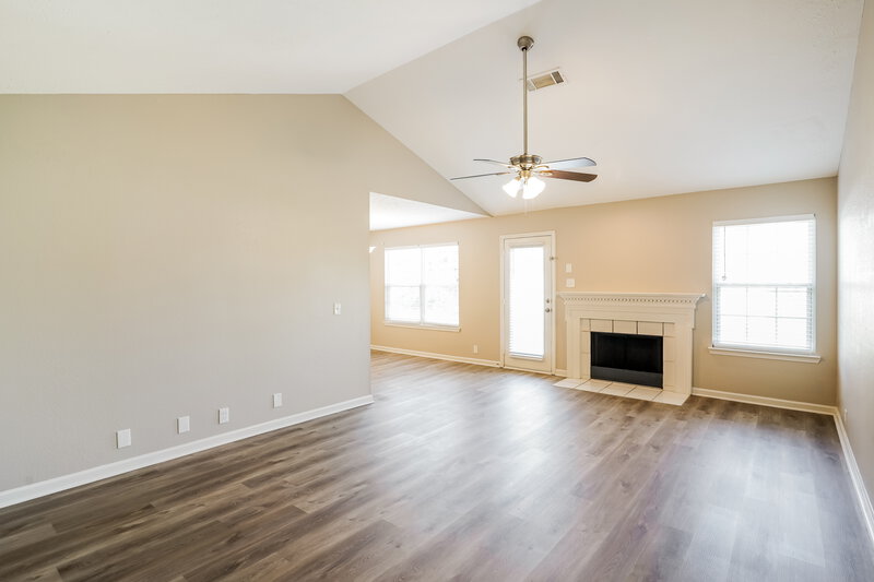 2,326/Mo, 717 Winchester Pl Antioch, TN 37013 Living Room View 2