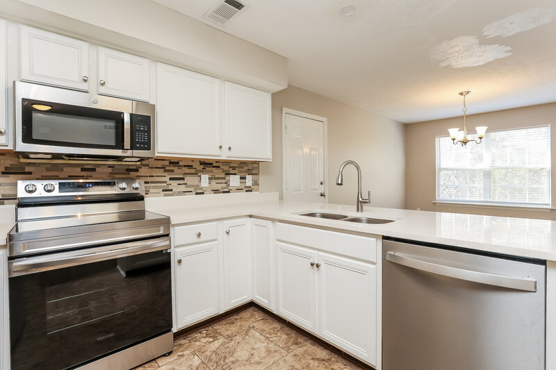 2,020/Mo, 2304 Edge O Lake Dr Antioch, TN 37013 Kitchen View 2