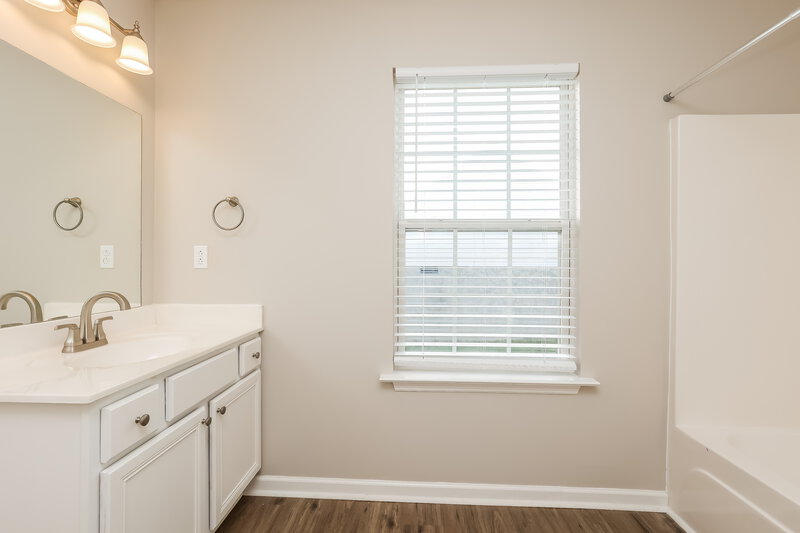2,020/Mo, 2304 Edge O Lake Dr Antioch, TN 37013 Bathroom View