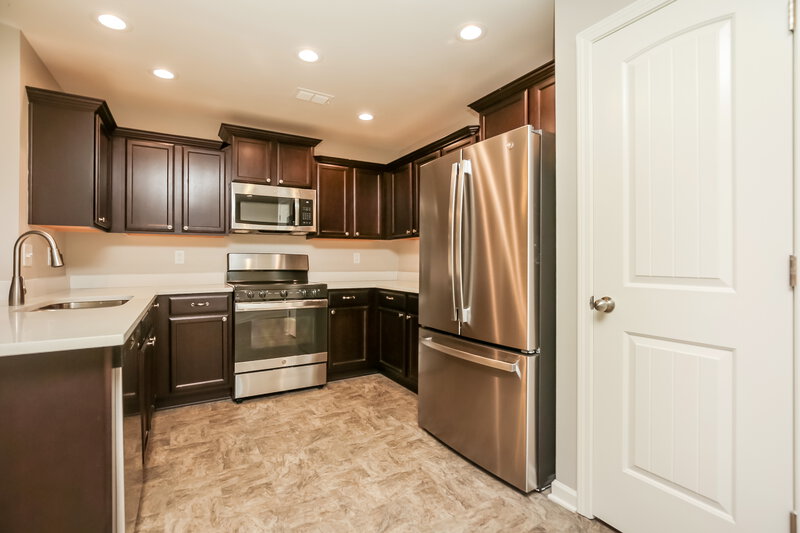 2,110/Mo, 2136 Longhunter Chase Dr Spring Hill, TN 37174 Kitchen View 2