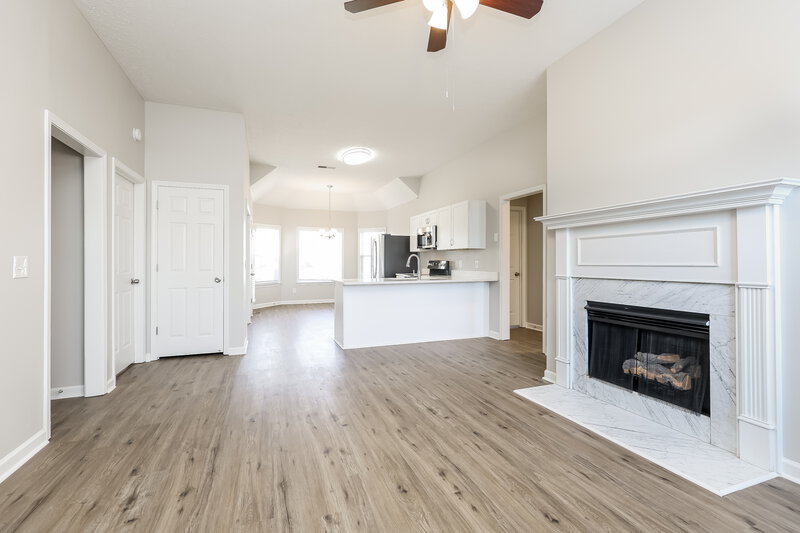 2,155/Mo, 513 Waterford Pl Antioch, TN 37013 Living Room View 2