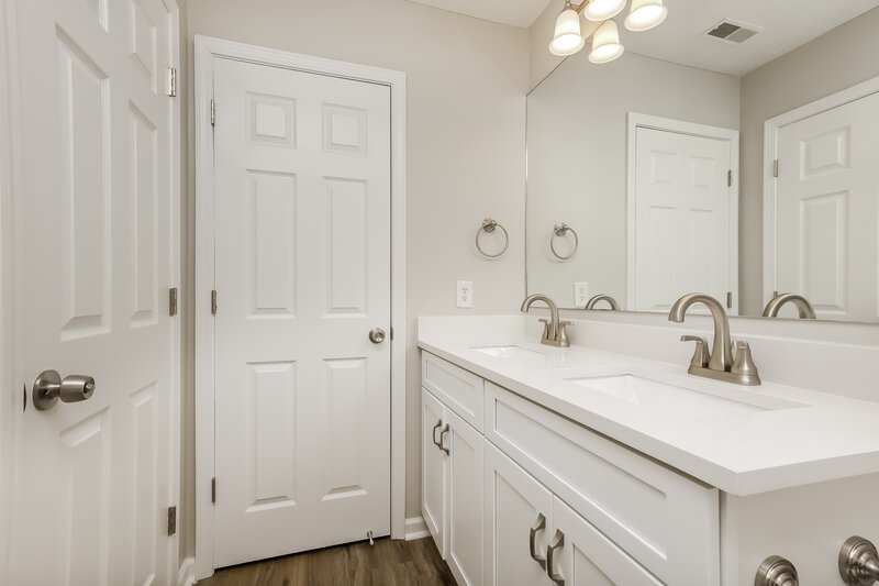 2,155/Mo, 513 Waterford Pl Antioch, TN 37013 Main Bathroom View 2