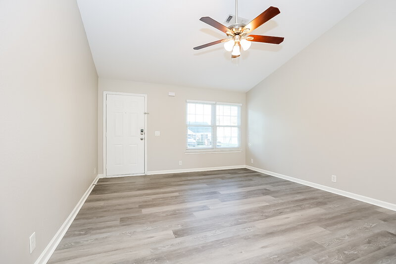 2,960/Mo, 7552 W Winchester Dr Antioch, TN 37013 Living Room View