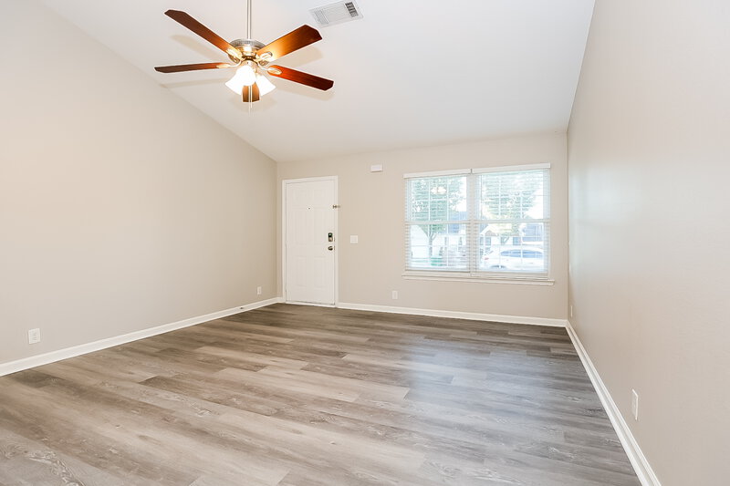 2,960/Mo, 7552 W Winchester Dr Antioch, TN 37013 Living Room View 2