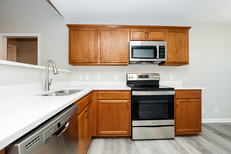 2,960/Mo, 7552 W Winchester Dr Antioch, TN 37013 Kitchen View 2