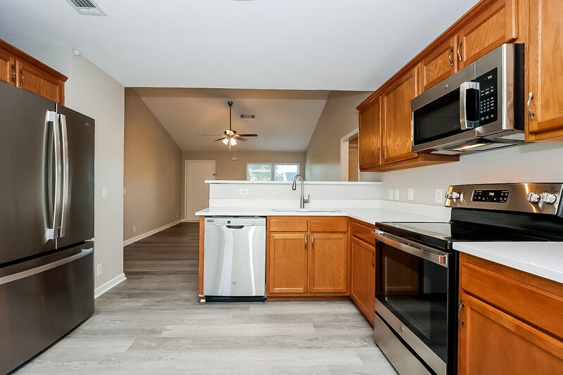 2,960/Mo, 7552 W Winchester Dr Antioch, TN 37013 Kitchen View 3