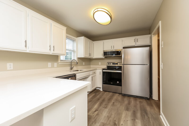 2,350/Mo, 3904 Waterford Way Antioch, TN 37013 Kitchen View