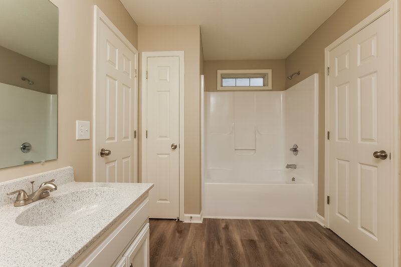 2,350/Mo, 3904 Waterford Way Antioch, TN 37013 Main Bathroom View