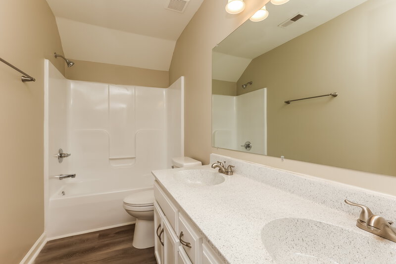 2,350/Mo, 3904 Waterford Way Antioch, TN 37013 Bathroom View