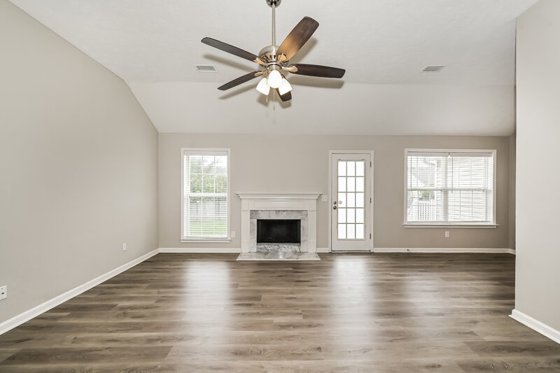 2,115/Mo, 416 Lake Forest Dr La Vergne, TN 37086 Living Room View