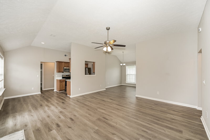 2,115/Mo, 416 Lake Forest Dr La Vergne, TN 37086 Living Room View 2