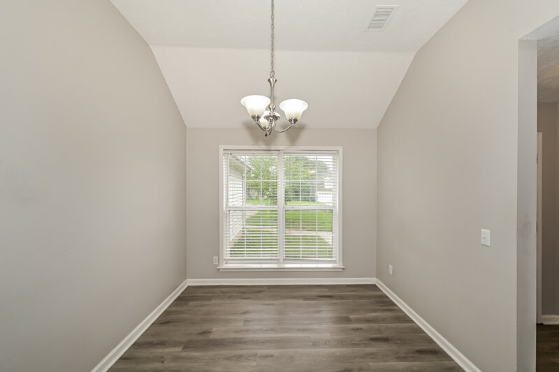 2,115/Mo, 416 Lake Forest Dr La Vergne, TN 37086 Dining Room View