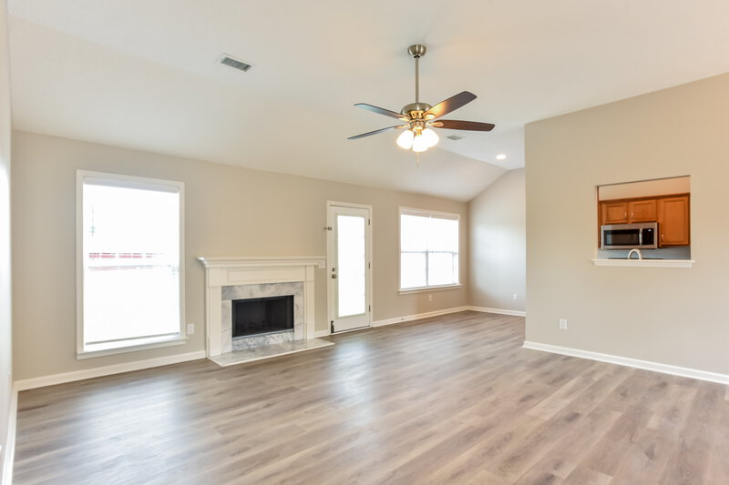 3,010/Mo, 416 Lake Forest Dr La Vergne, TN 37086 Living Room View 2