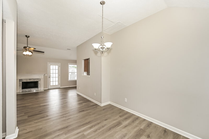 2,115/Mo, 416 Lake Forest Dr La Vergne, TN 37086 Dining Room View 2