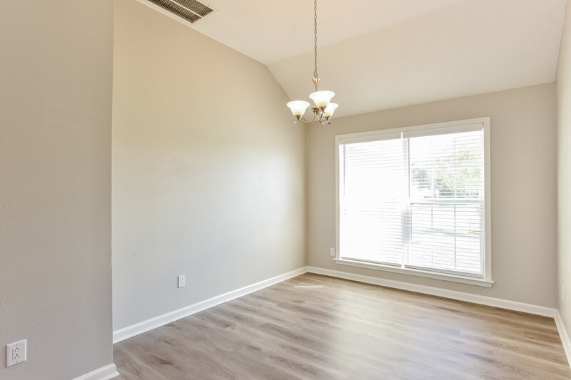 3,010/Mo, 416 Lake Forest Dr La Vergne, TN 37086 Dining Room View 2