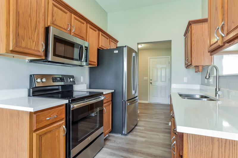 3,010/Mo, 416 Lake Forest Dr La Vergne, TN 37086 Kitchen View 2