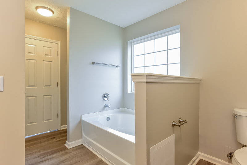 3,010/Mo, 416 Lake Forest Dr La Vergne, TN 37086 Main Bathroom View