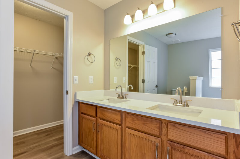 3,010/Mo, 416 Lake Forest Dr La Vergne, TN 37086 Bathroom View