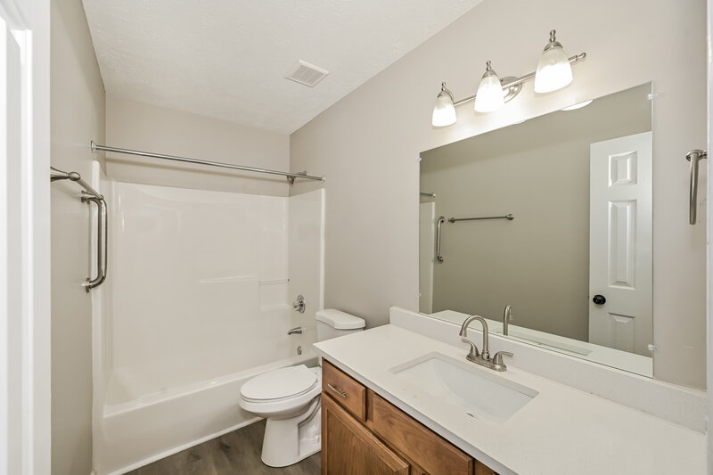 2,115/Mo, 416 Lake Forest Dr La Vergne, TN 37086 Bathroom View