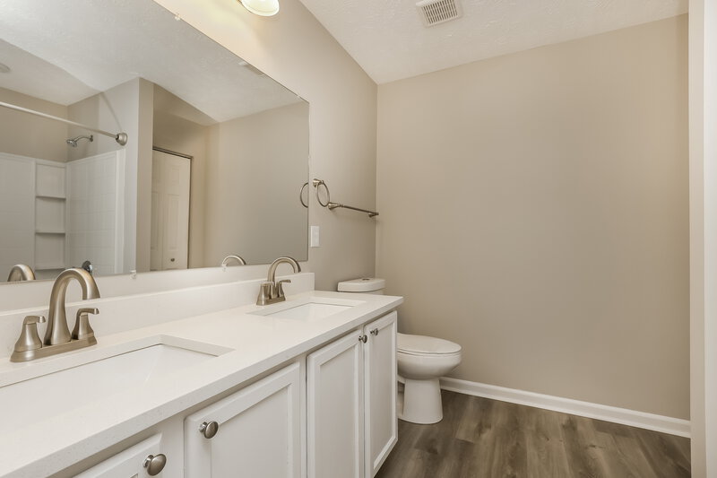 2,165/Mo, 5509 Dory Dr Antioch, TN 37013 Main Bathroom View