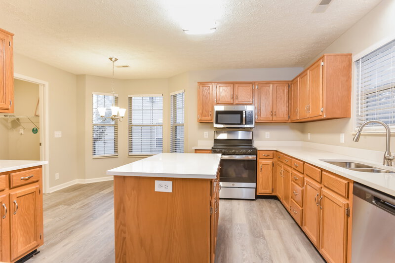 2,285/Mo, 3625 Seasons Dr Antioch, TN 37013 Kitchen View 2