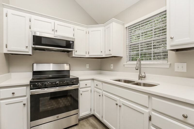 1,900/Mo, 1216 Danbury Ct Nashville, TN 37214 Kitchen View 2