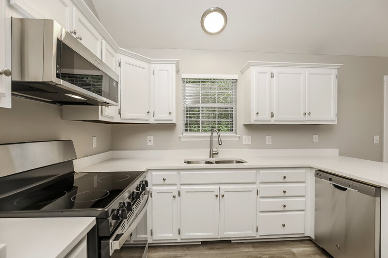 1,900/Mo, 1216 Danbury Ct Nashville, TN 37214 Kitchen View 3