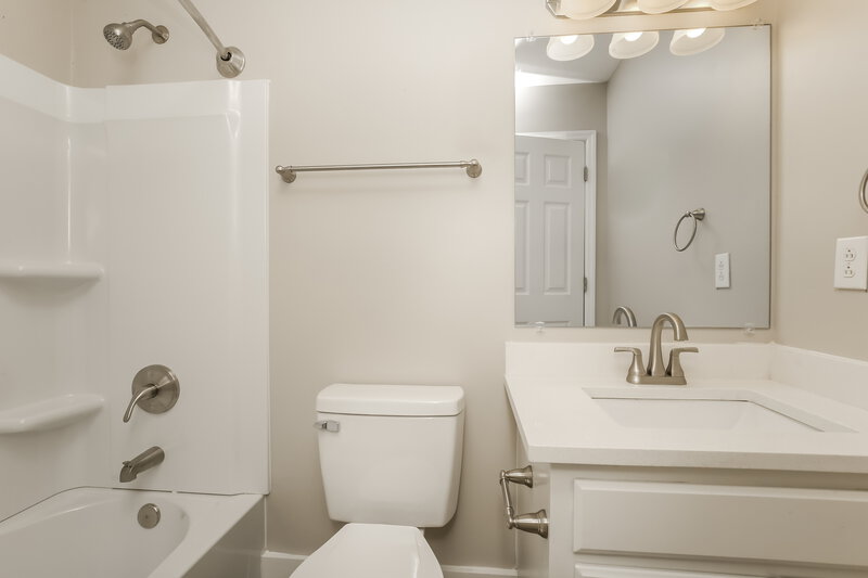 1,900/Mo, 1216 Danbury Ct Nashville, TN 37214 Bathroom View