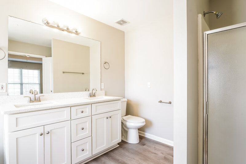 2,400/Mo, 4019 Wisdom Way Smyrna, TN 37167 Main Bathroom View