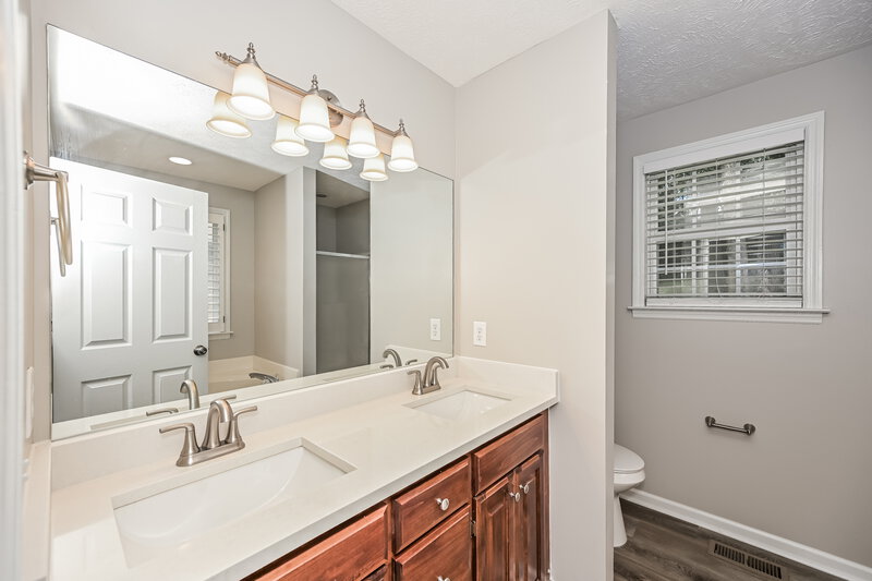 2,225/Mo, 4116 Highlander Ct Antioch, TN 37013 Main Bathroom View