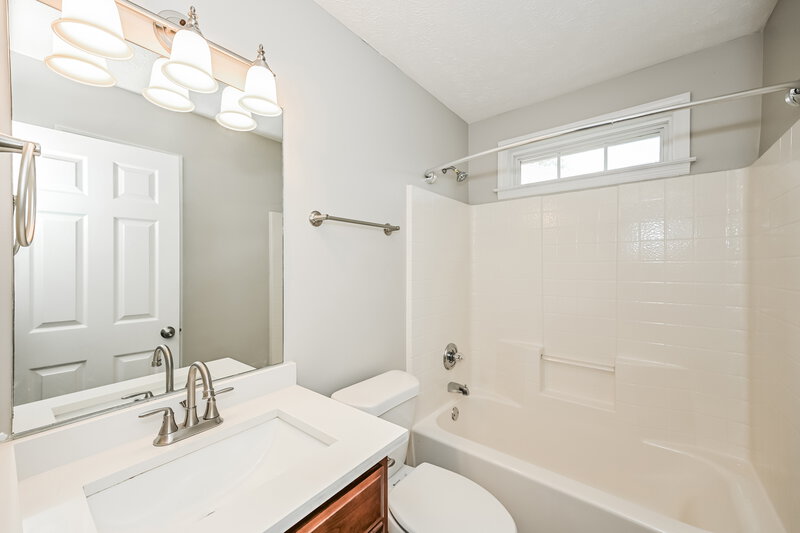 2,225/Mo, 4116 Highlander Ct Antioch, TN 37013 Bathroom View