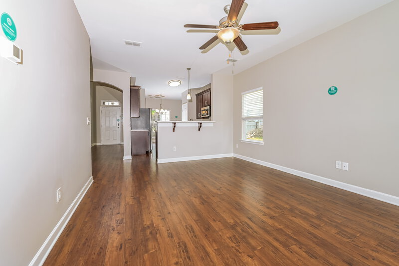 2,415/Mo, 8809 Cressent Glen Ct Antioch, TN 37013 Living Room View 2