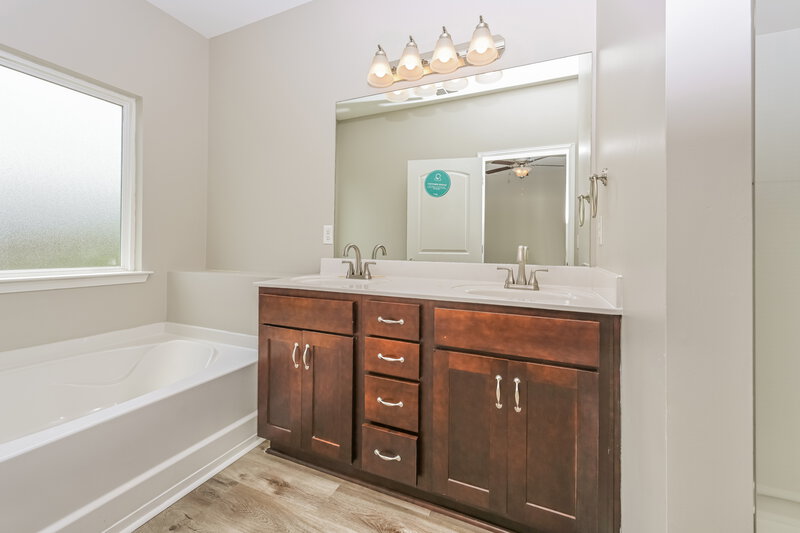 2,415/Mo, 8809 Cressent Glen Ct Antioch, TN 37013 Main Bathroom View