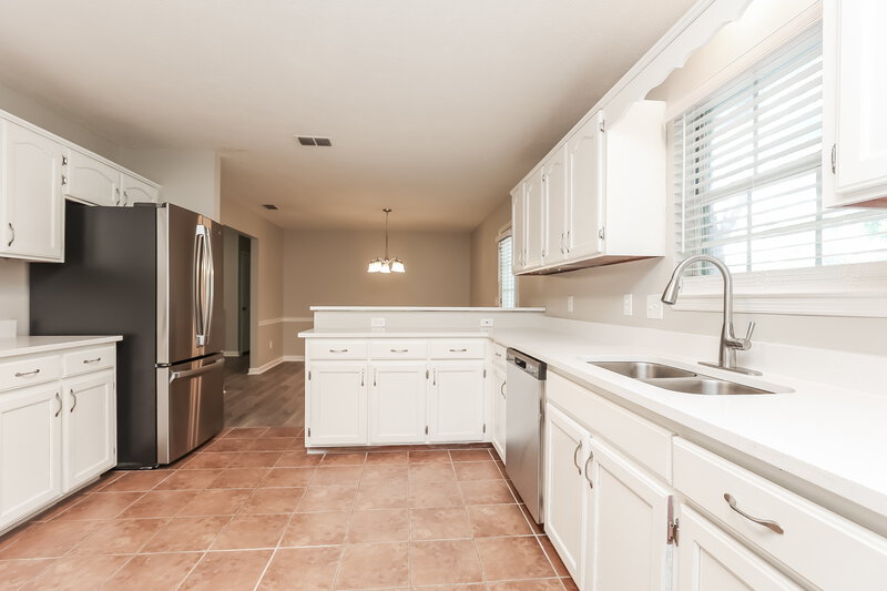 2,255/Mo, 101 Cedar Bend Ct La Vergne, TN 37086 Kitchen View 3