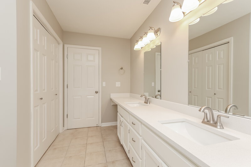 2,255/Mo, 101 Cedar Bend Ct La Vergne, TN 37086 Main Bathroom View 2