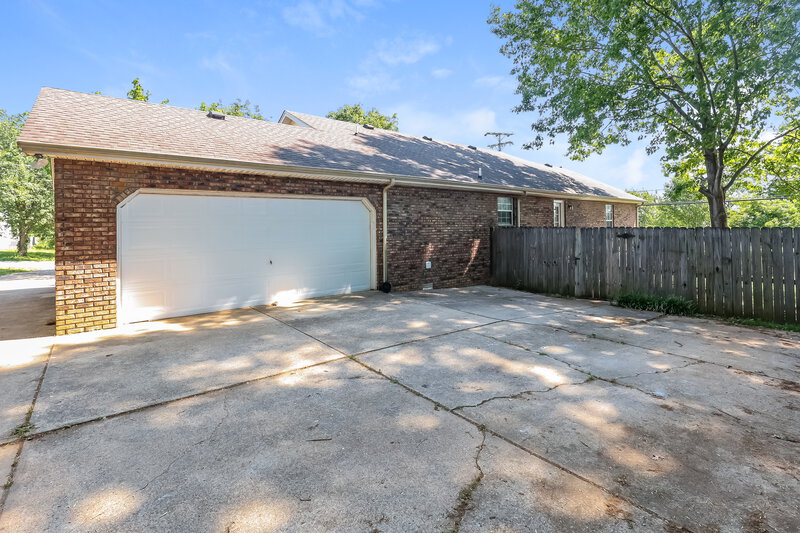 2,255/Mo, 101 Cedar Bend Ct La Vergne, TN 37086 Rear View