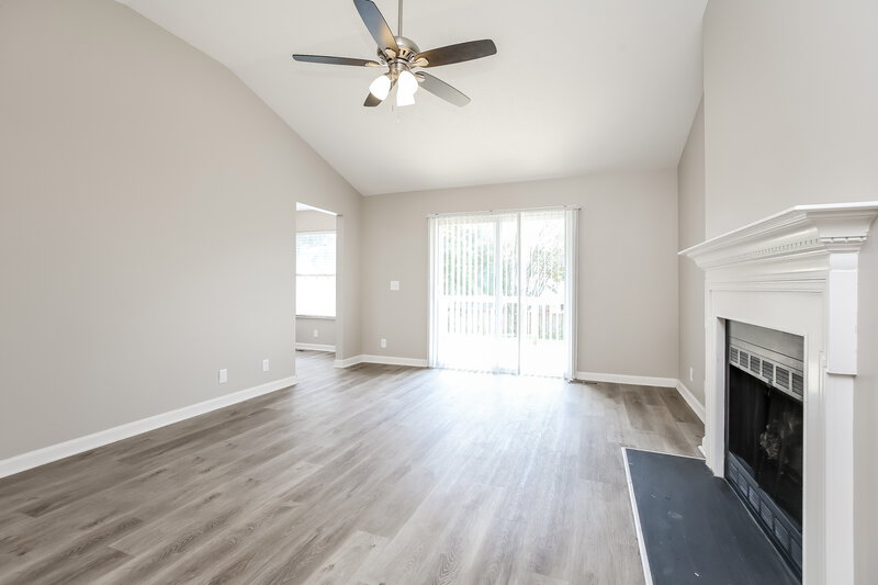 2,200/Mo, 404 Sorensen Way Madison, TN 37115 Living Room View 2