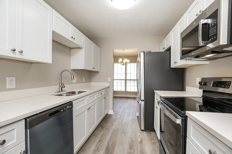 2,200/Mo, 404 Sorensen Way Madison, TN 37115 Kitchen View