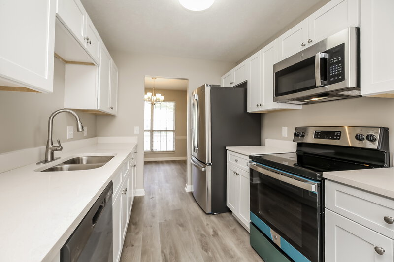 2,200/Mo, 404 Sorensen Way Madison, TN 37115 Kitchen View 2