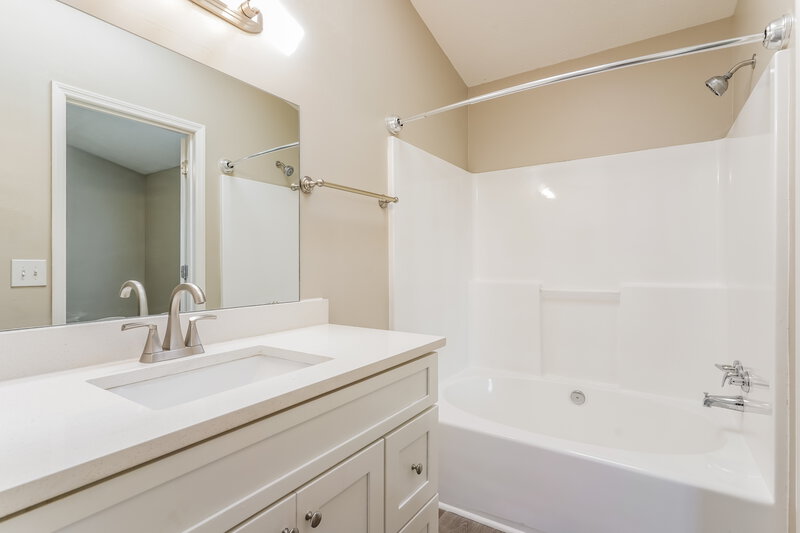 2,030/Mo, 404 Sorensen Way Madison, TN 37115 Main Bathroom View