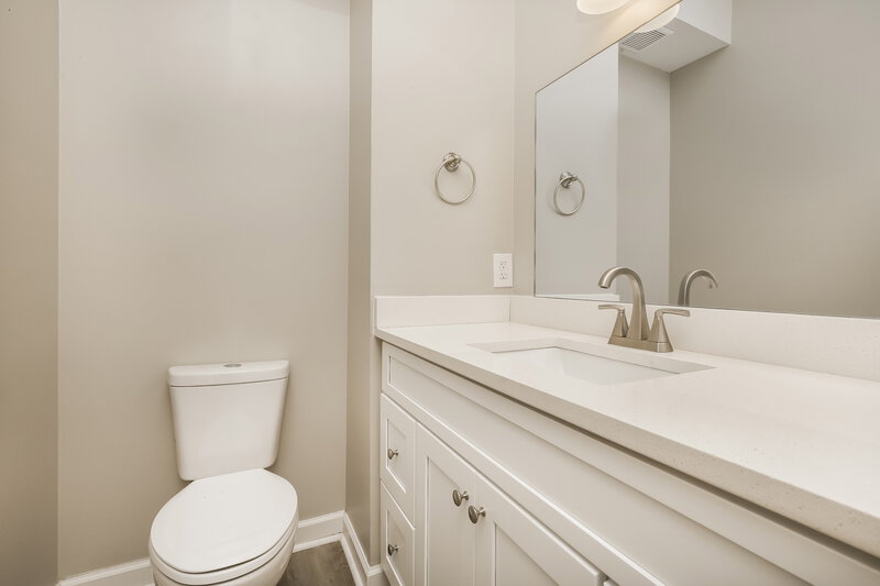 2,200/Mo, 404 Sorensen Way Madison, TN 37115 Main Bathroom View